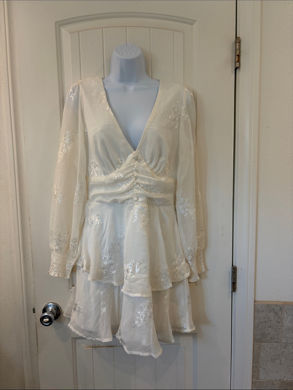 Francesca's Collections Cream Floral Metallic Tiered V-Neck Long Sleeve Dress